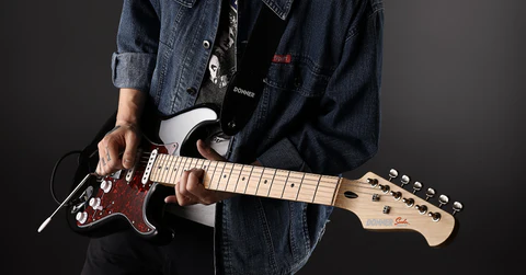 Guitarra eléctrica en afinación D Standard utilizada para tocar canciones de Scream Aim Fire de BFMV.